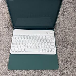Green and White iPad Keyboard Case